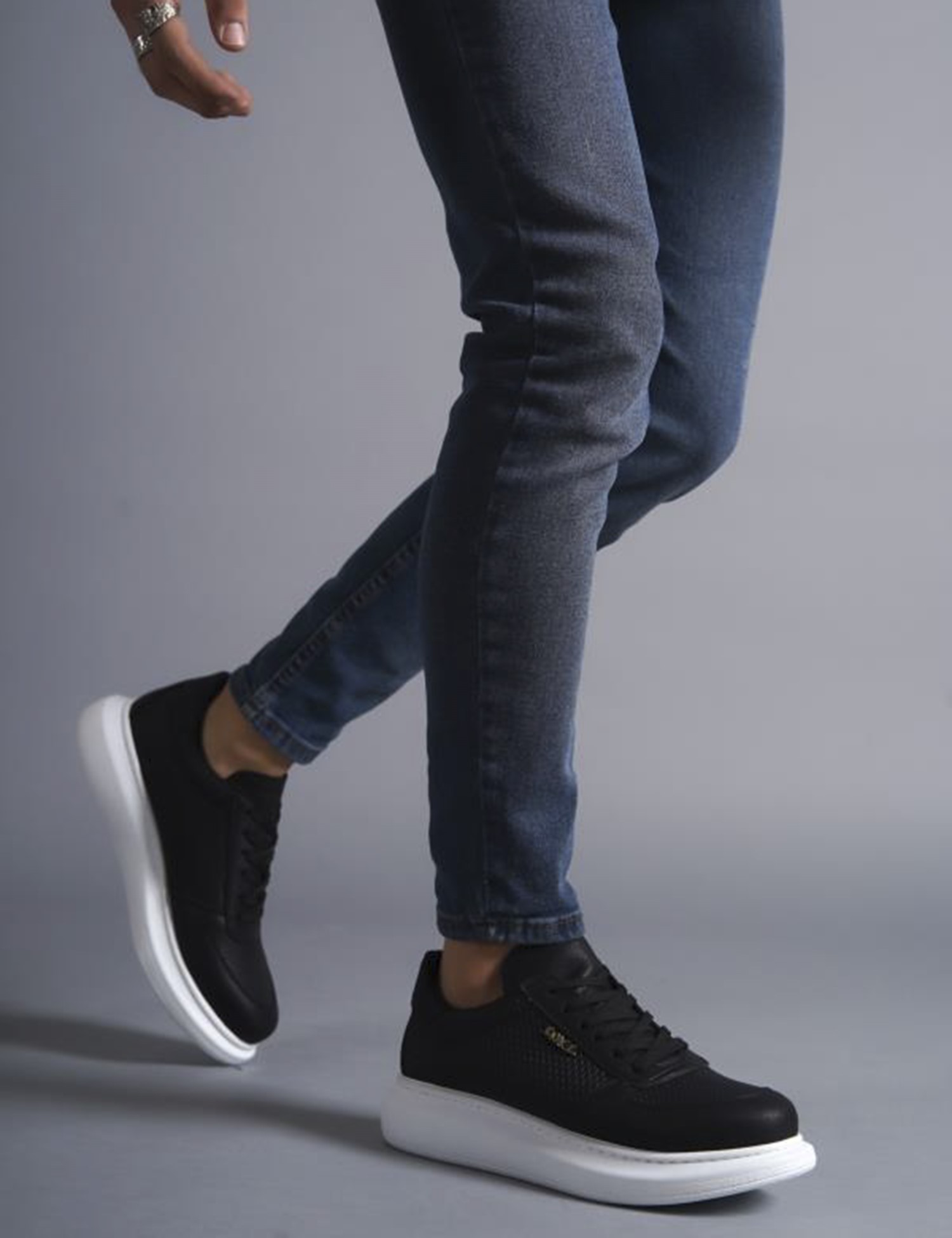 Ανδρικά ασπρόμαυρα Sneakers δερματίνη ανάγλυφο σχέδιο 0422020 φωτογραφία